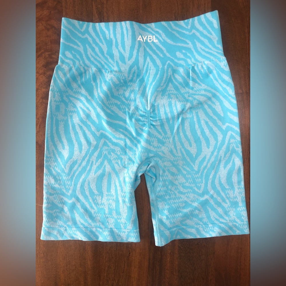 NWOT AYBL Evolve Animal Seamless Shorts Blue Sz large